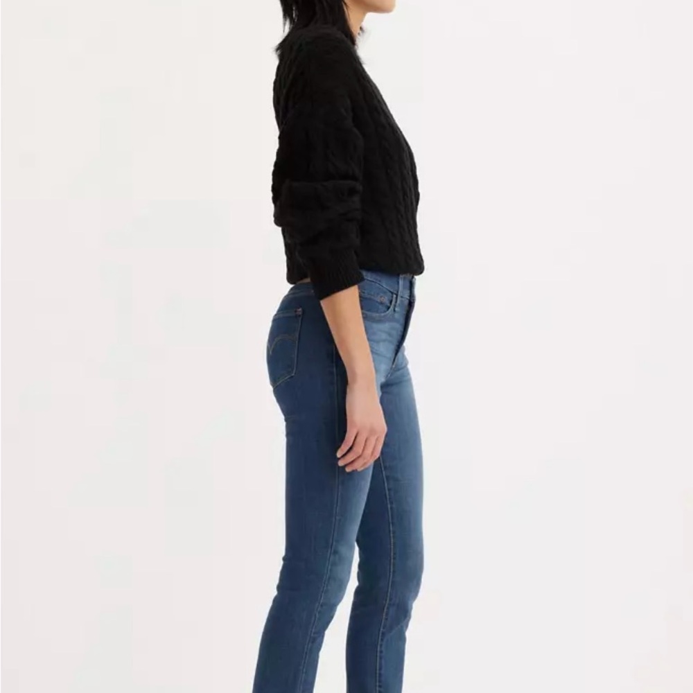 Levi’s Blue Denim 312 SHAPING SLIM WOMEN JEAN , Size 27